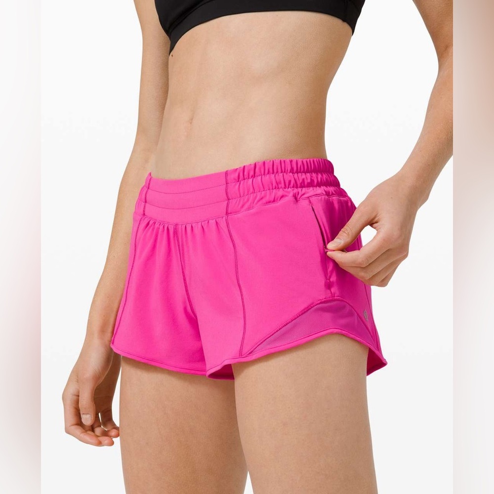 LULULEMON Hotty Hot Short II *2.5"
Sonic Pink